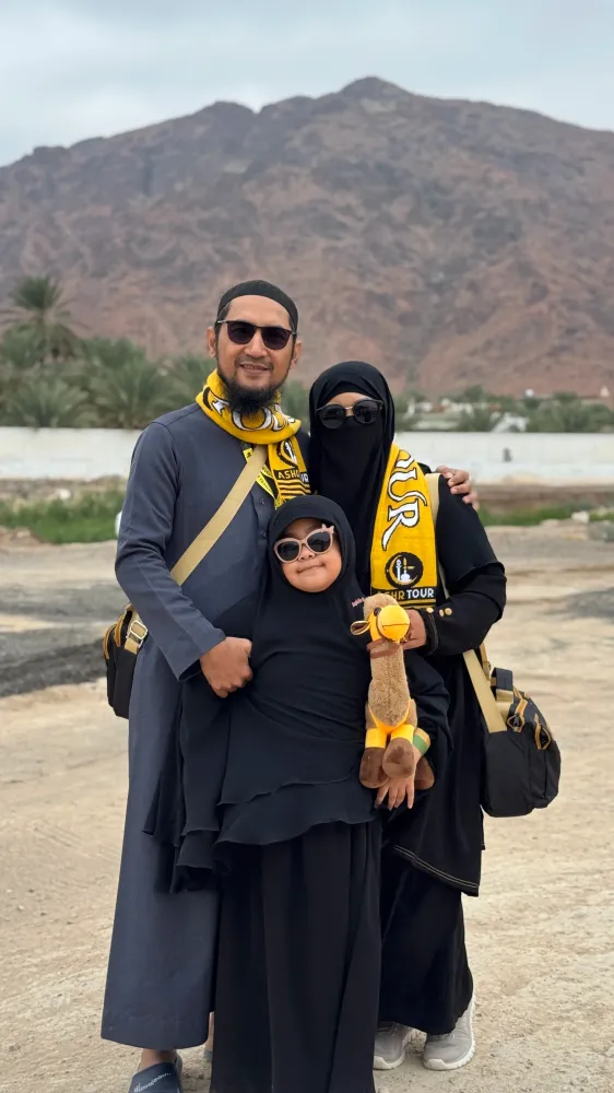 Keluarga Jamaah dengan Latar Belakang Jabal Uhud